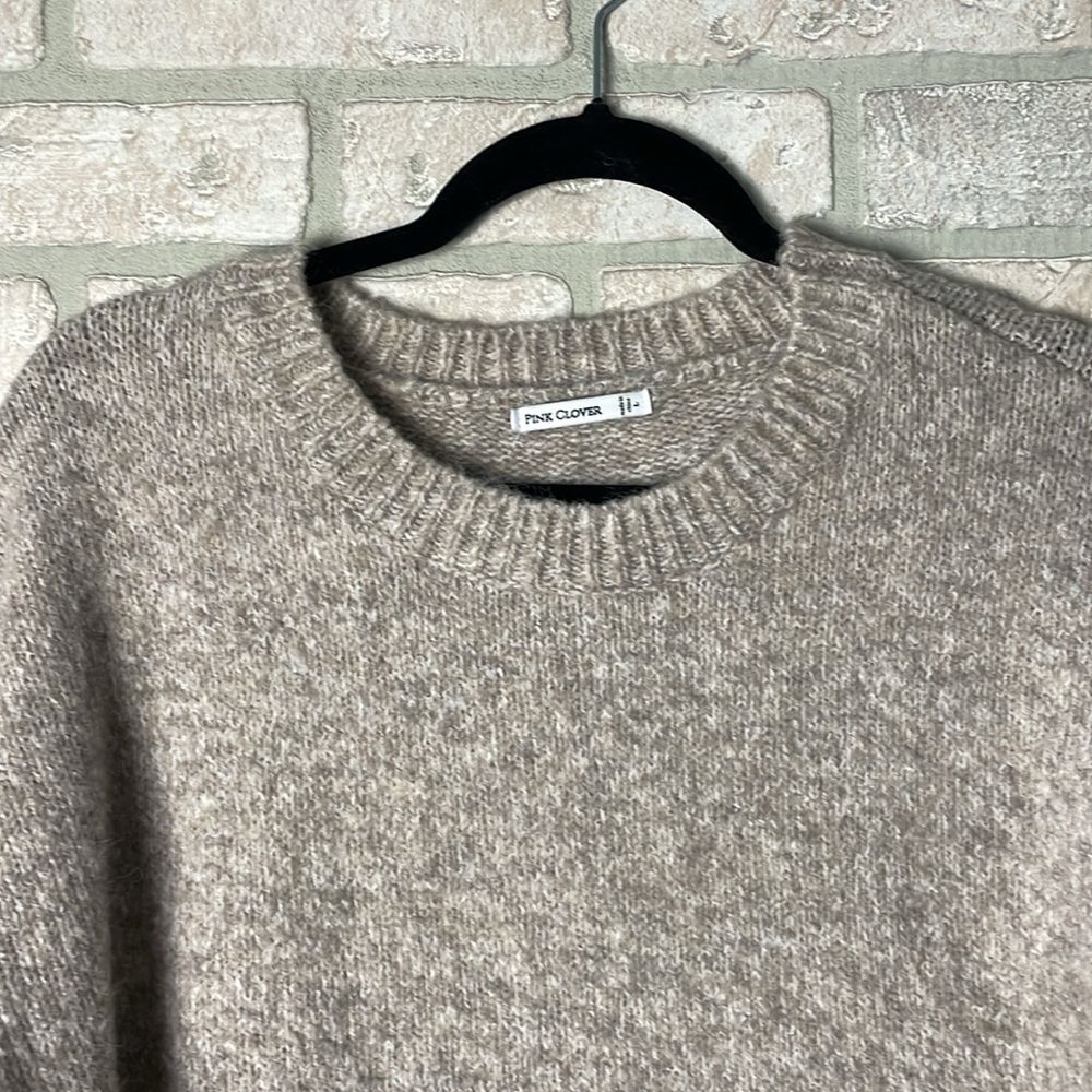 Pink Clover Tan cozy crewneck sweater size L - Picture 2 of 6